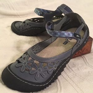 JBU Blue Wildflower Mary James with flower cutouts